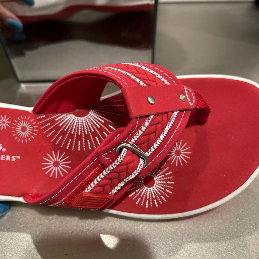 Clarks Red Women's Cloudsteppers Flip Sandals NWOT - Picture 5 of 8